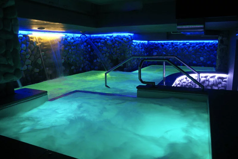 Piscine Spa - Piscina Con Percorso Cromoterapia, Idromassaggio E Giochi D’acqua