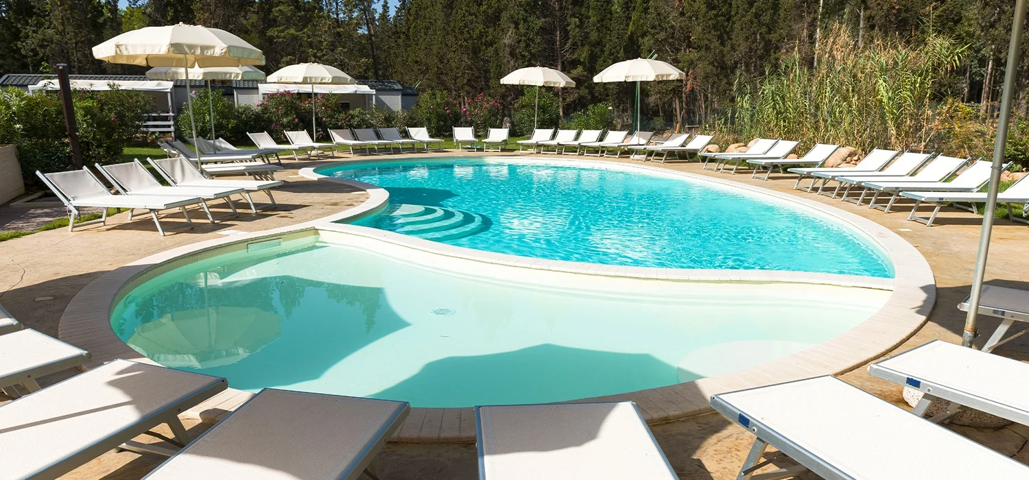 Piscina a skimmer in cemento armato - PiscineSpa - Quartu Sant'Elena Cagliari Sardegna