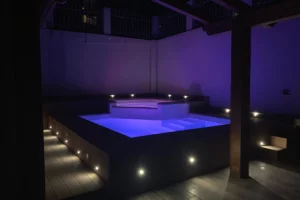 PiscineSpa - Piscina a skimmer con zona idromassaggio e cromoterapia
